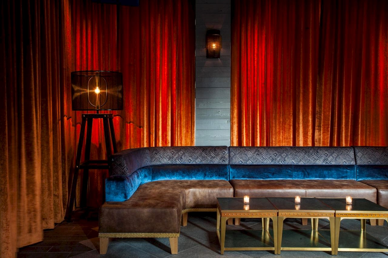 Magic-Hour---Indoor-Lounge